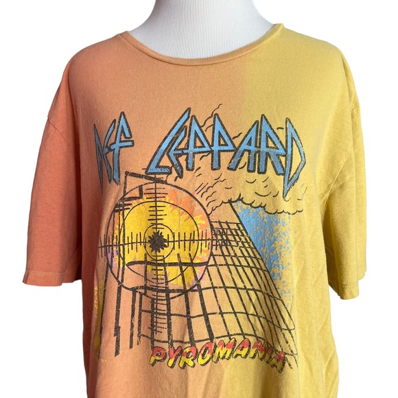 Def Leppard Two Tone Graphic Tee - Picture 2 of 6